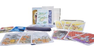 Le Tarot de Marseille illustré par Hugo Letellier : sa boîte et une série de cartes étalées.